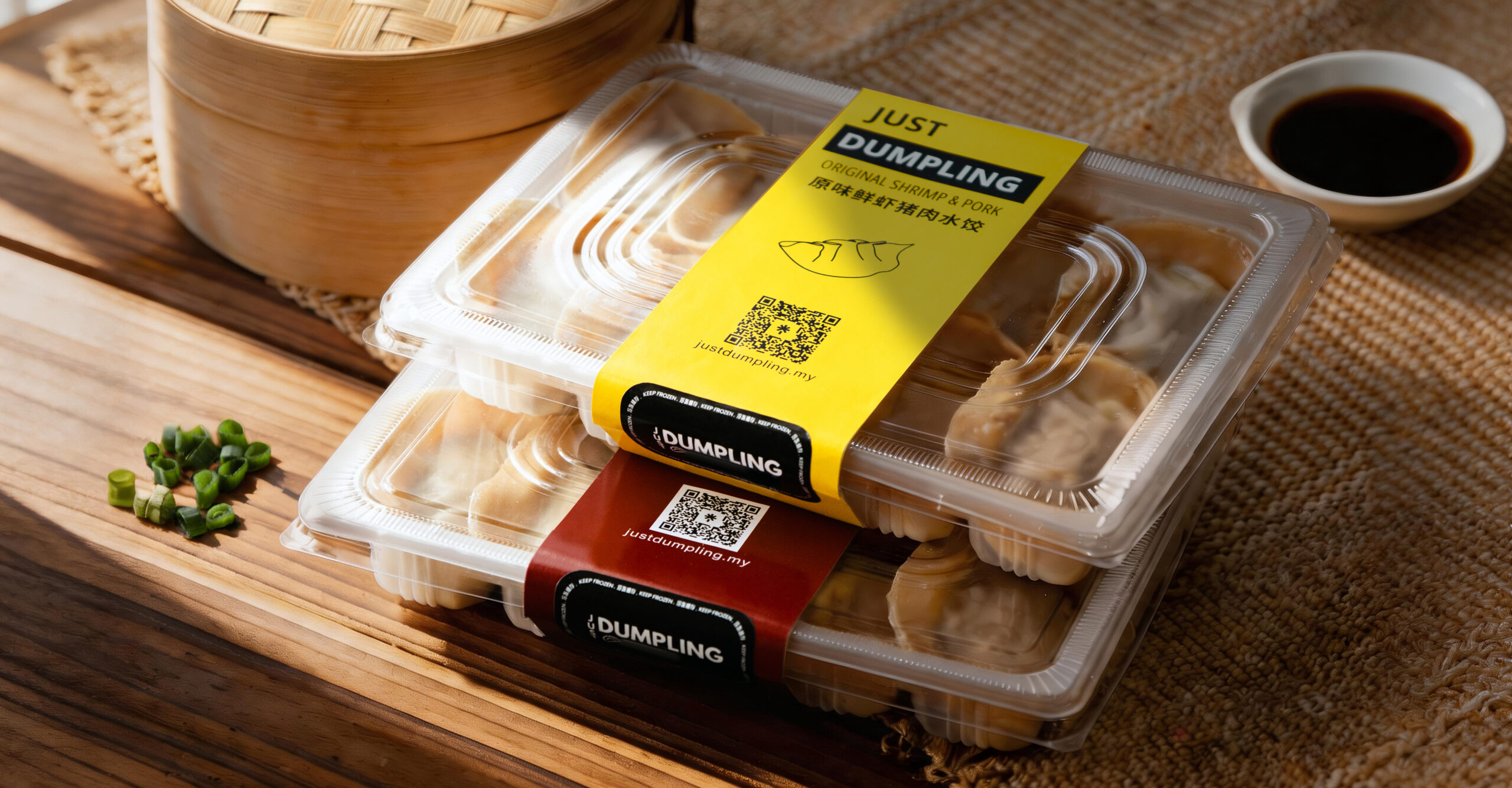 High-quality dumpling containers with clear labels for online food product display.